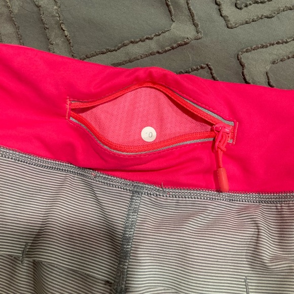 Beautiful LULULEMON shorts size 10 - Picture 4 of 6